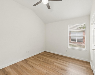 1506 Cosmos Way - Photo Thumbnail 7
