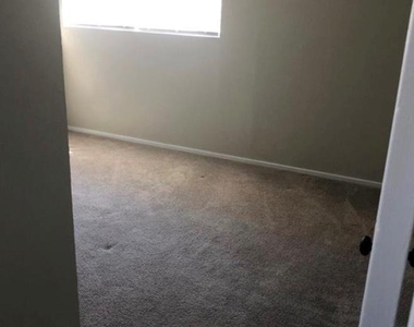 718 Hogan Dr - Photo Thumbnail 6
