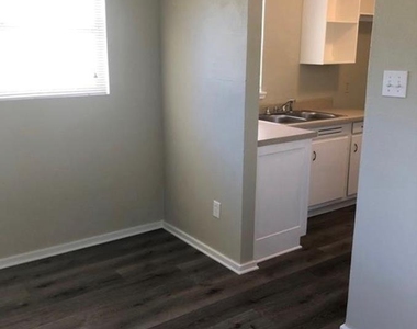 718 Hogan Dr - Photo Thumbnail 1