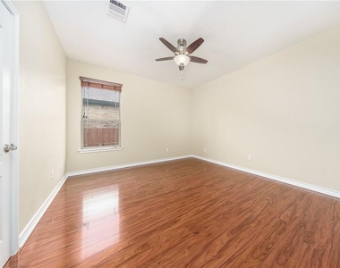 413 Kissing Oak Dr - Photo Thumbnail 18