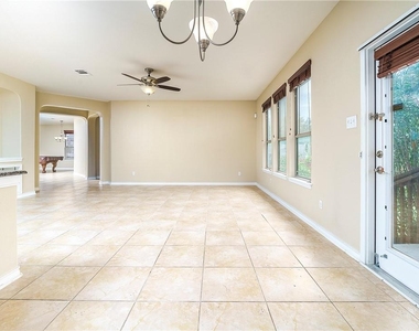 413 Kissing Oak Dr - Photo Thumbnail 10
