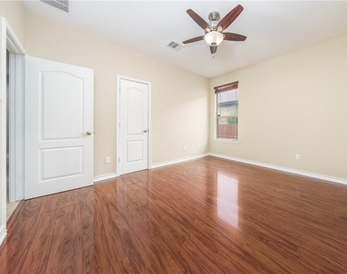 413 Kissing Oak Dr - Photo Thumbnail 19