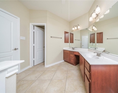 413 Kissing Oak Dr - Photo Thumbnail 26