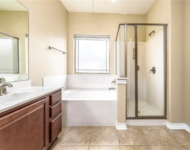 413 Kissing Oak Dr - Photo Thumbnail 24