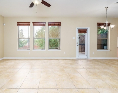 413 Kissing Oak Dr - Photo Thumbnail 11
