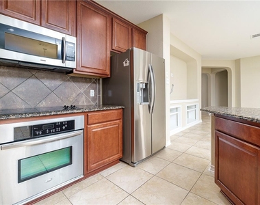 413 Kissing Oak Dr - Photo Thumbnail 4