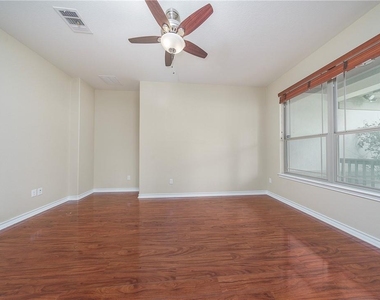 413 Kissing Oak Dr - Photo Thumbnail 20
