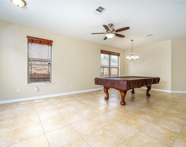 413 Kissing Oak Dr - Photo Thumbnail 12