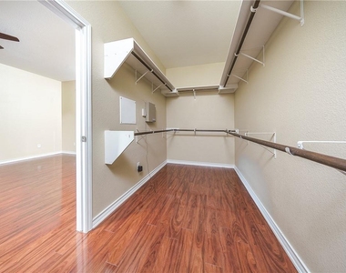 413 Kissing Oak Dr - Photo Thumbnail 28