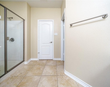 413 Kissing Oak Dr - Photo Thumbnail 23