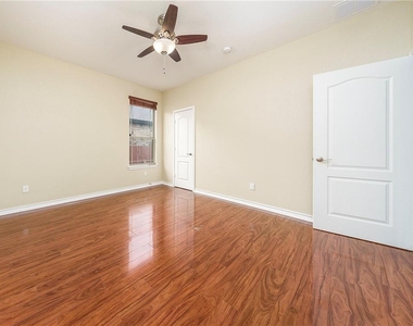 413 Kissing Oak Dr - Photo Thumbnail 16