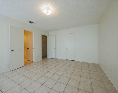8810 Piney Point Dr - Photo Thumbnail 13