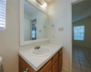8810 Piney Point Dr - Photo Thumbnail 25