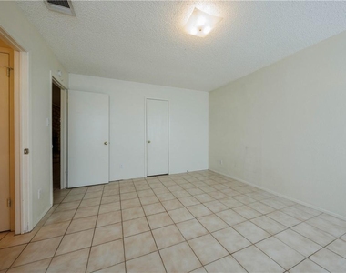 8810 Piney Point Dr - Photo Thumbnail 14