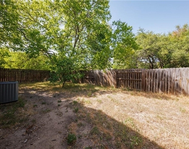 8810 Piney Point Dr - Photo Thumbnail 26