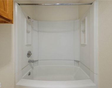 8810 Piney Point Dr - Photo Thumbnail 16