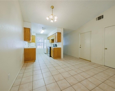 8810 Piney Point Dr - Photo Thumbnail 6
