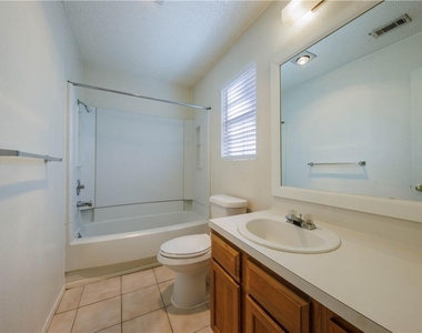 8810 Piney Point Dr - Photo Thumbnail 23