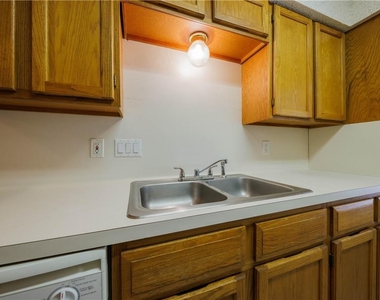 8810 Piney Point Dr - Photo Thumbnail 9