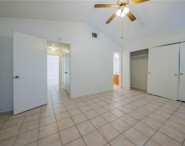 8810 Piney Point Dr - Photo Thumbnail 19