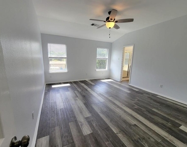 14813 Earl Grey Ln - Photo Thumbnail 15