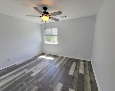 14813 Earl Grey Ln - Photo Thumbnail 9