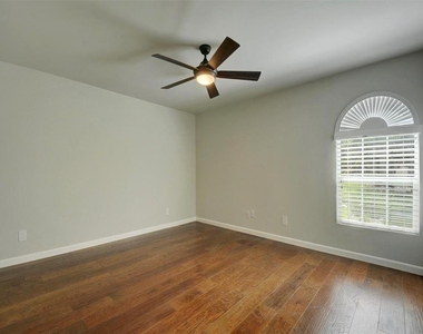 3110 Red River St - Photo Thumbnail 7