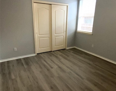 2313 Lou John St - Photo Thumbnail 15