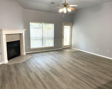 2313 Lou John St - Photo Thumbnail 7