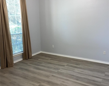 2313 Lou John St - Photo Thumbnail 17