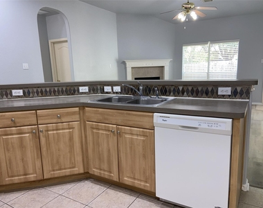 2313 Lou John St - Photo Thumbnail 4