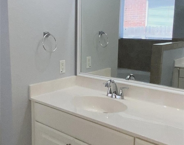 2313 Lou John St - Photo Thumbnail 10