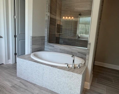467 Jacksdaw Dr - Photo Thumbnail 10