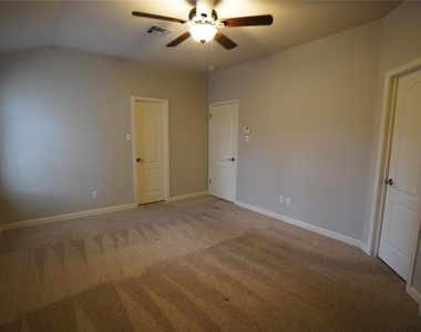 5702 Fitchwood Ln - Photo Thumbnail 8