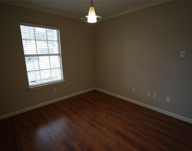 5702 Fitchwood Ln - Photo Thumbnail 11
