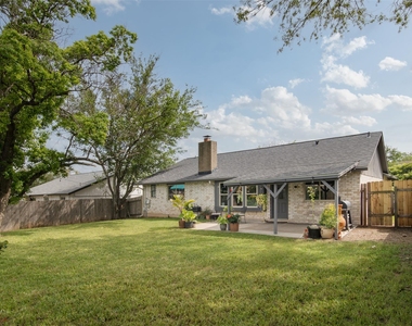 304 Skyloop Dr - Photo Thumbnail 4