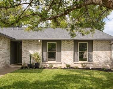 304 Skyloop Dr - Photo Thumbnail 5