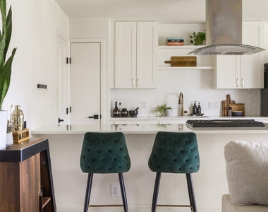 304 Skyloop Dr - Photo Thumbnail 8