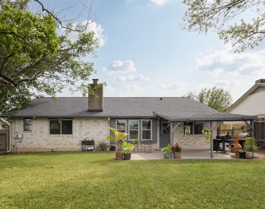 304 Skyloop Dr - Photo Thumbnail 17