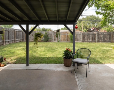 304 Skyloop Dr - Photo Thumbnail 16