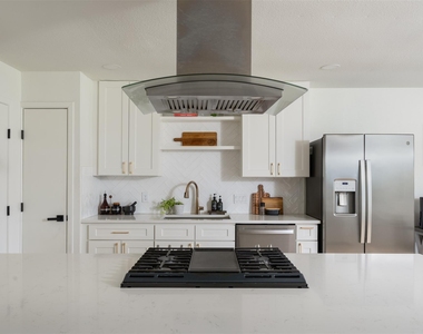 304 Skyloop Dr - Photo Thumbnail 7