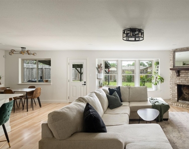 304 Skyloop Dr - Photo Thumbnail 6