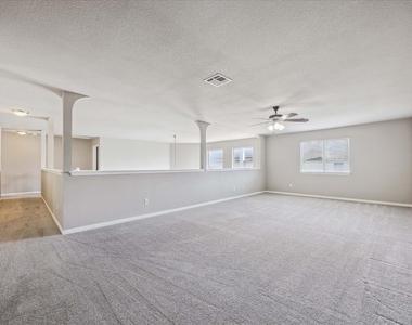 701 Crestwood Ln - Photo Thumbnail 8