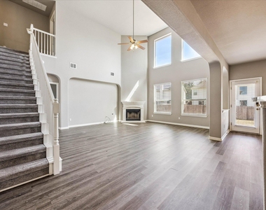 701 Crestwood Ln - Photo Thumbnail 3
