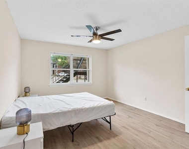 1907 W Loop #b - Photo Thumbnail 5