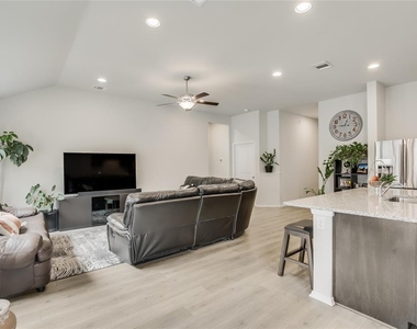 3703 Stillwood Ln - Photo Thumbnail 7
