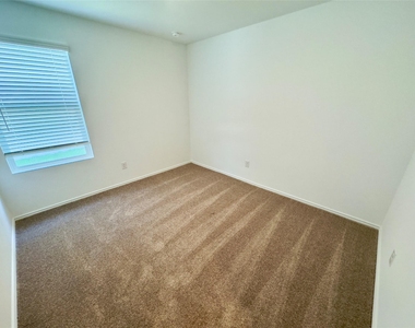2221 Cumulus Ct - Photo Thumbnail 17