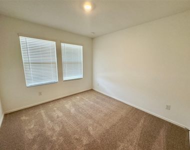 2221 Cumulus Ct - Photo Thumbnail 15