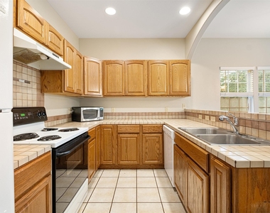 1005 Canyon Edge Dr - Photo Thumbnail 9