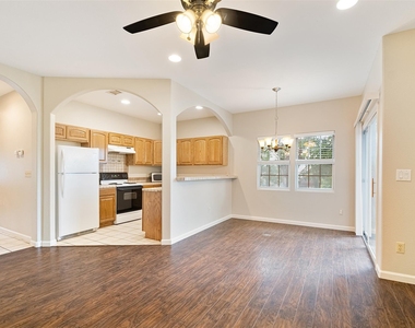 1005 Canyon Edge Dr - Photo Thumbnail 7